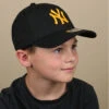 NEW ERA Casquette Kids League Ess 940 NY Black Gold 1 NEW ERA Casquette Kids League Ess 940 NY Black Gold -Headict casquette kids league ess 940 ny black gold
