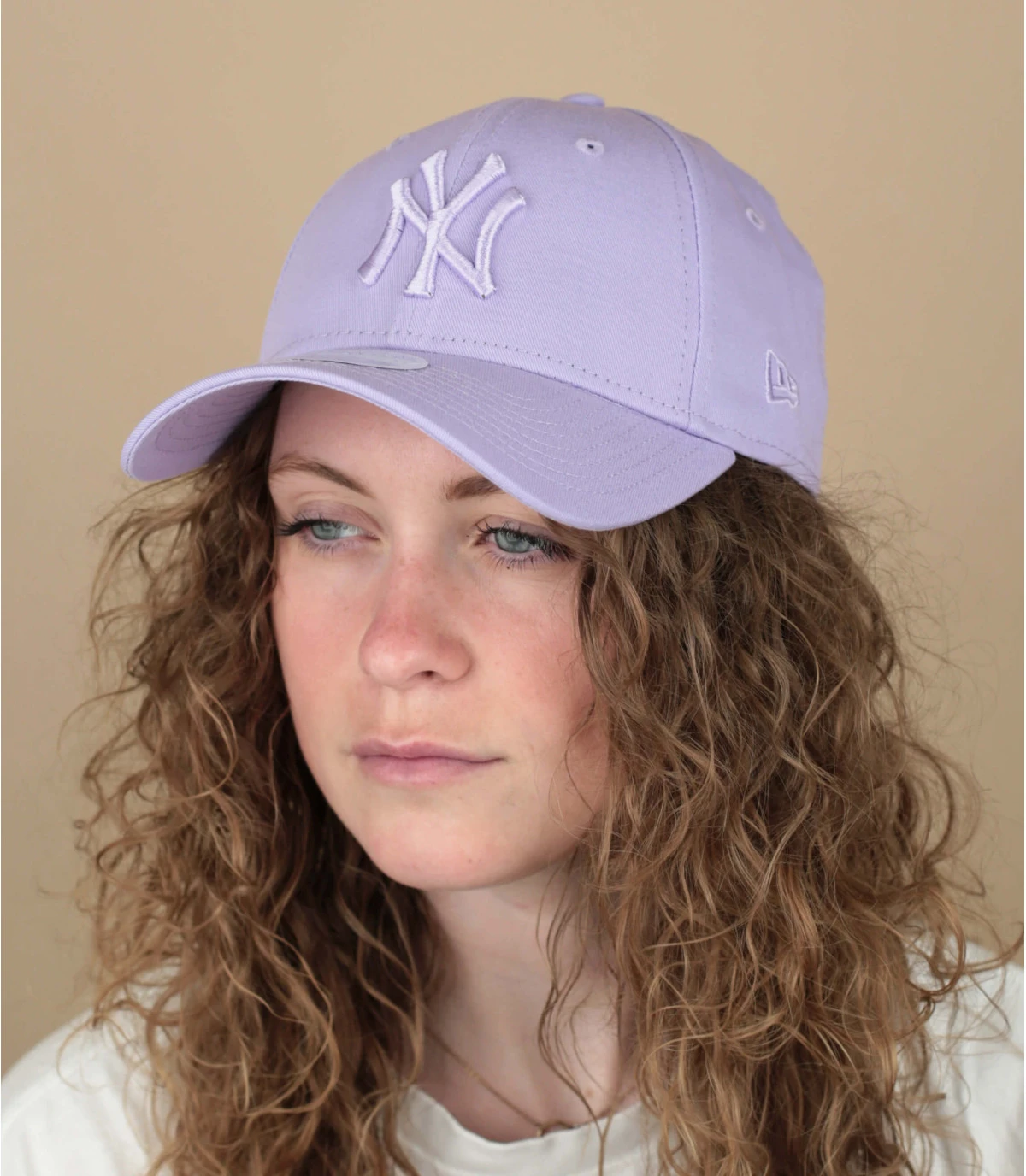 NEW ERA Casquette Wmn League Ess 940 NY Lila 3 NEW ERA Casquette Wmn League Ess 940 NY Lila
