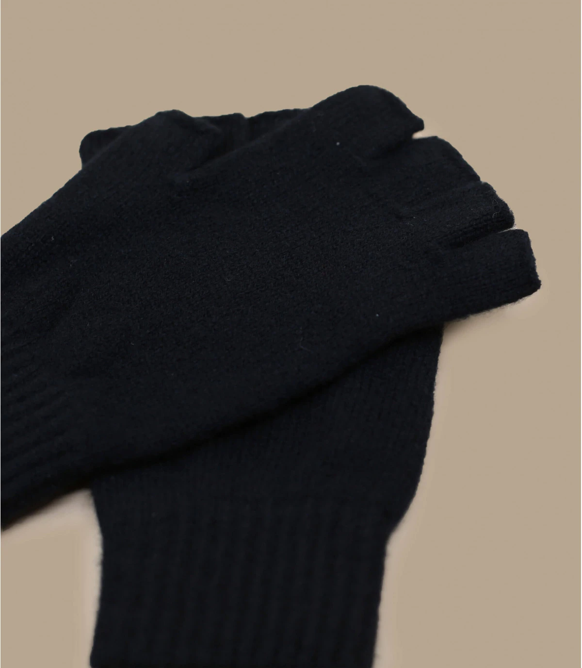 Mackie Iona Black 3 Mackie Iona Black